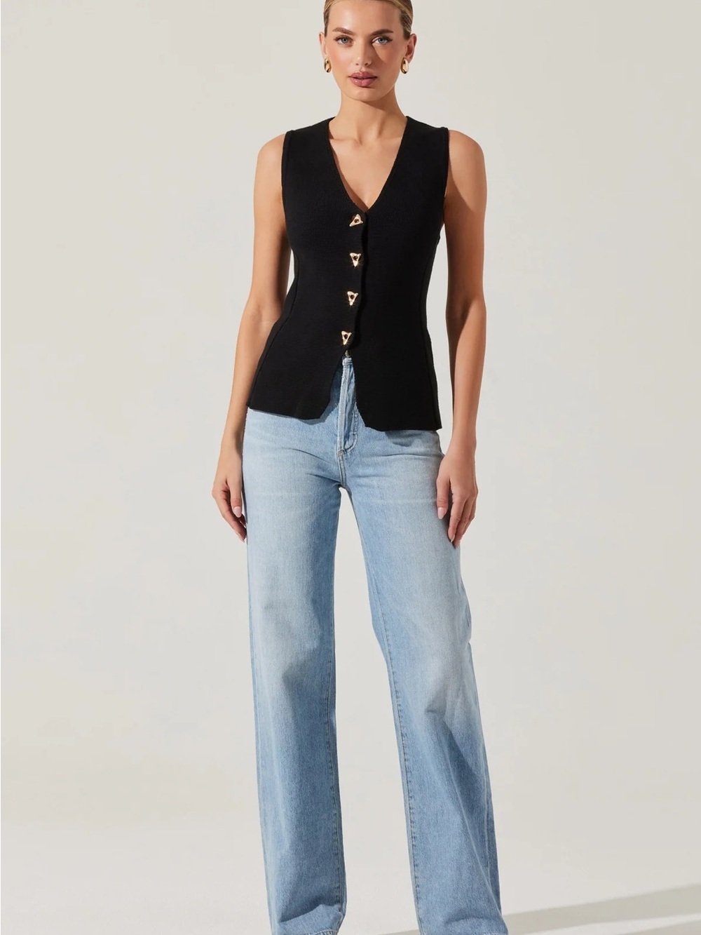 NWT Jayce Sweater Vest in Black
ASTR the Label - Picture 5 of 6